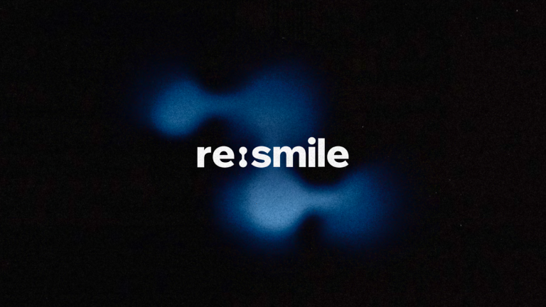 Логотип проєкту Re:Smile Служби супроводу 12-ої бригади Азов для стоматологічної допомоги звільненим з полону