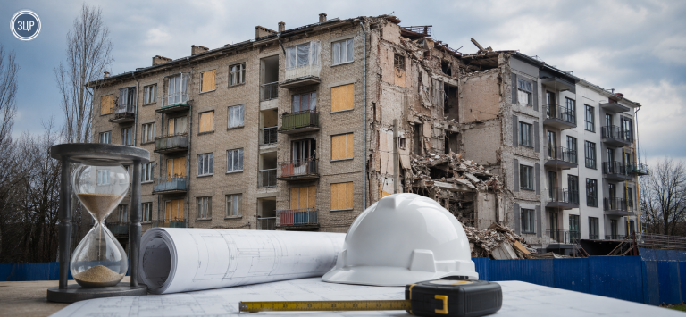 Вікна закривають за день, повернення чекають роками: як у Запоріжжі відновлюють будинки після обстрілів